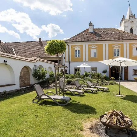 Ambrozuv Dvur Pouzdrany