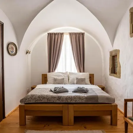 Ambrozuv Dvur Apartman *